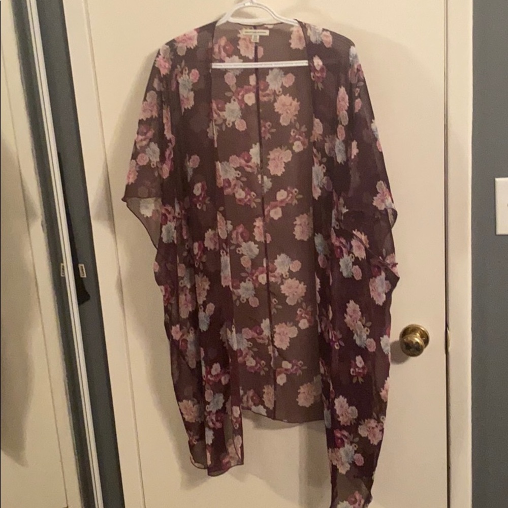 American Eagle floral kimono